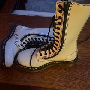 Dr. Martens 9733, 14 Eye White Boots